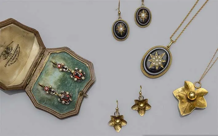 collection-of-Victorian-jewellery-