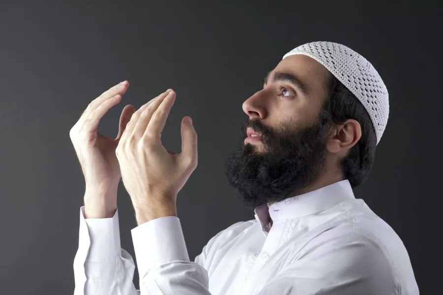 900-498702189-arabian-muslim-man-praying