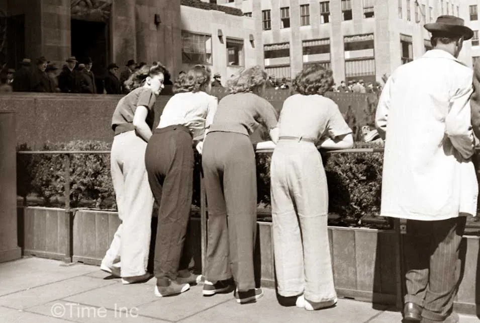 1940s-Fashion-Men-lose-their-Pants-to-the-Women